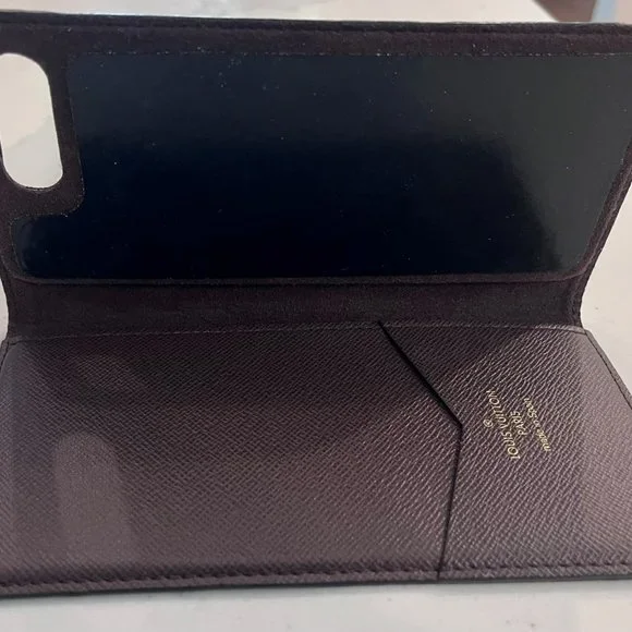 Louis Vuitton - iPhone Folio